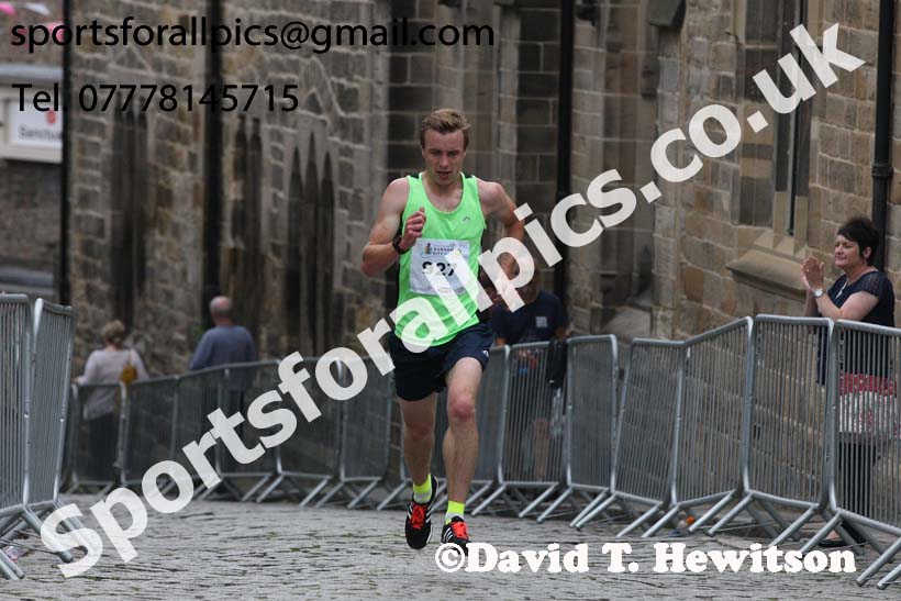 Nick Swinburn wins the 2017 Durham City Run 5k and 10k Road Race. Photo: David T. Hewitson/Sports for All Pics